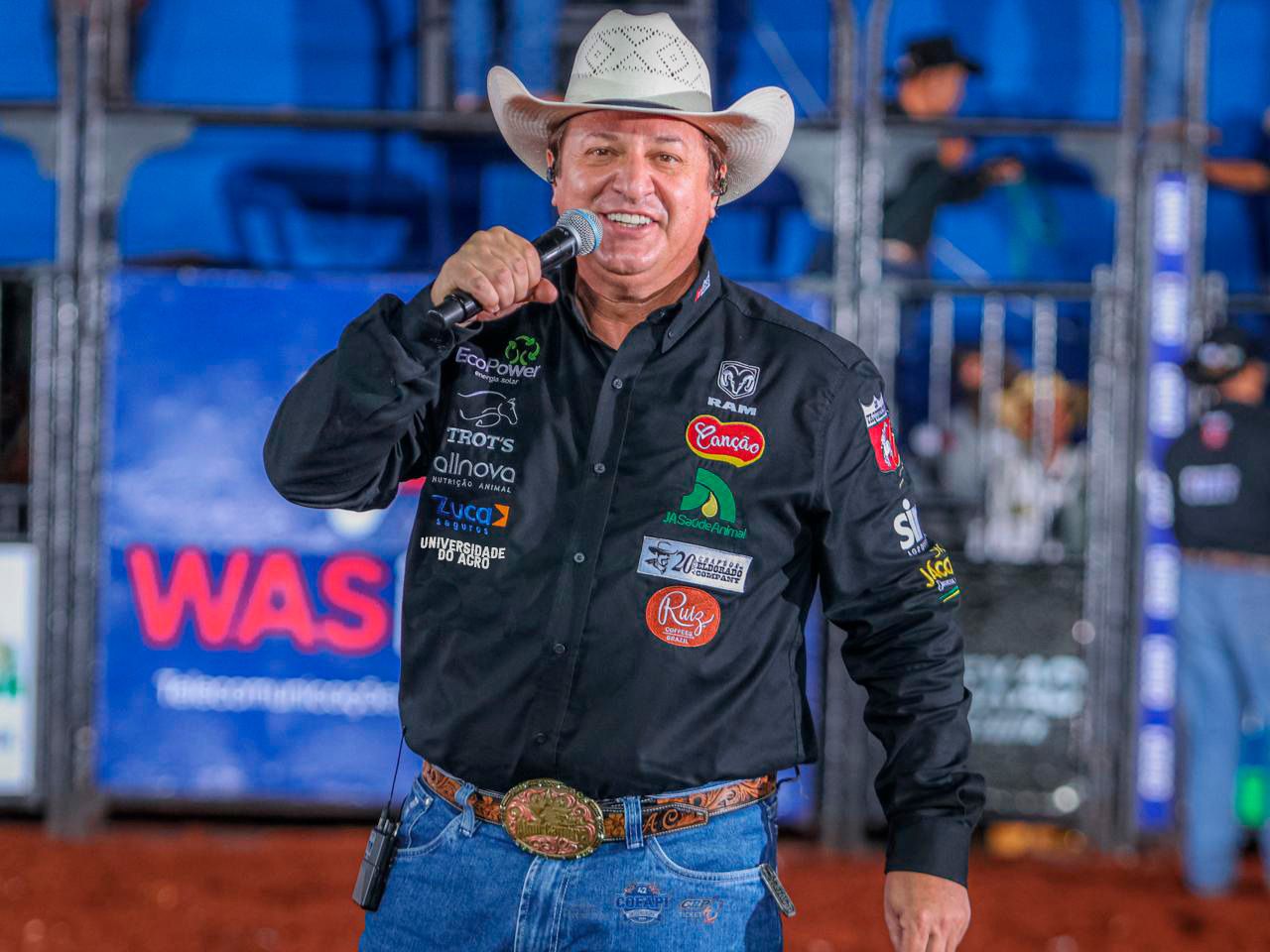 Voz do Rodeio: Almir Cambra, o Locutor de Rodeio que Encanta o Mundo Country